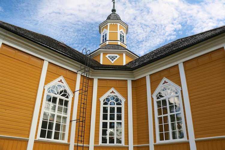 Kunniavartio Himangan sankarihaudoilla Kunniavartio Himangan sankarihaudoilla