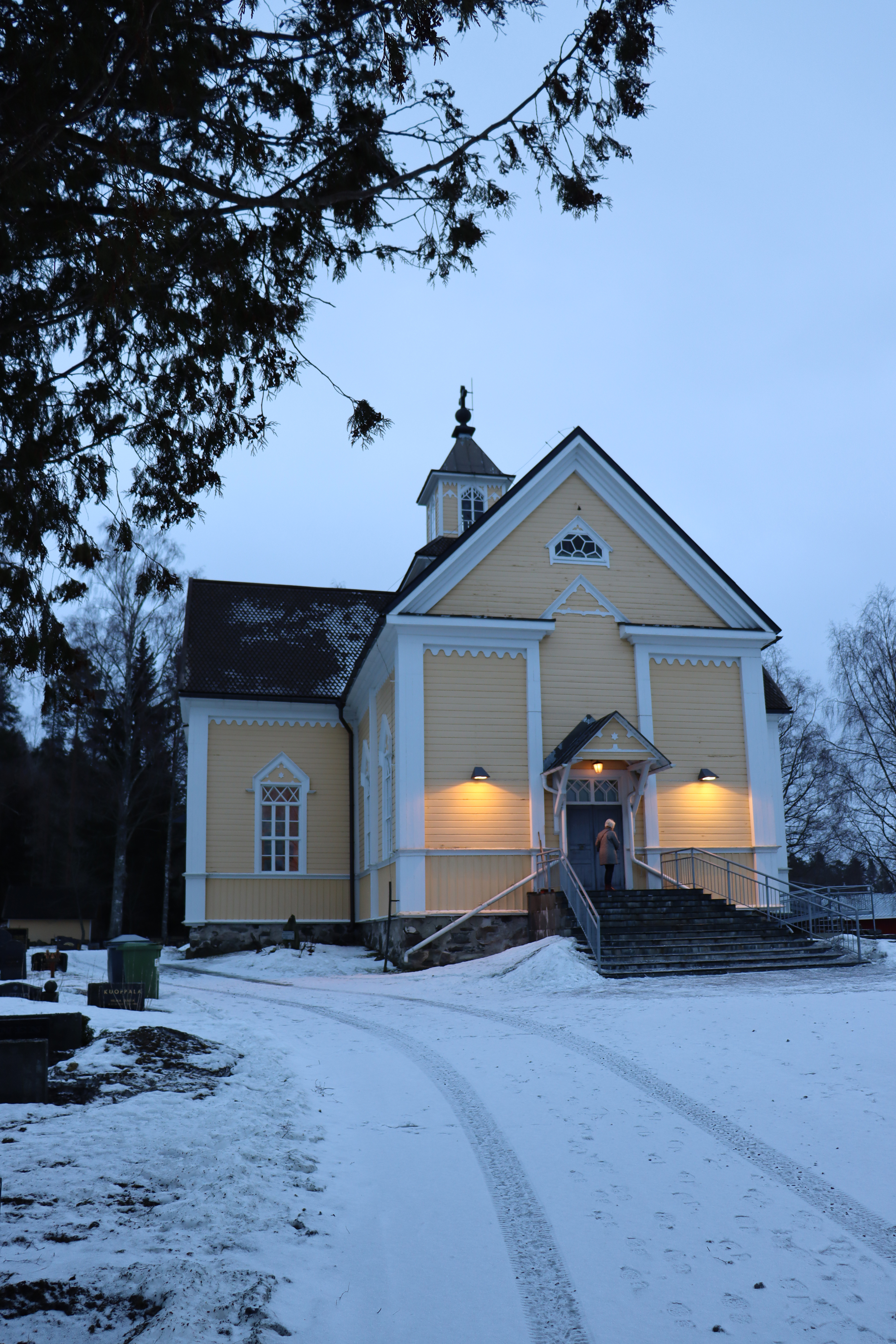 01 Piispantarkastus alkoi 17.2.2023 aamurukouksella Raution kirkossa.