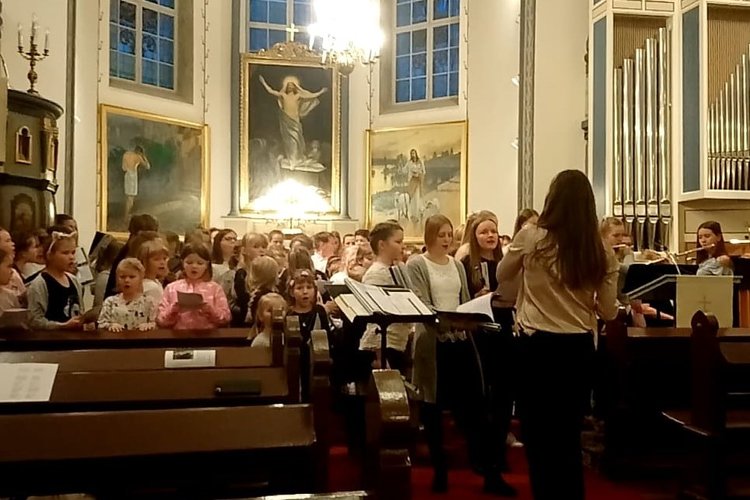 Kalajoen seurakunnan lapsi-ja nuorisokuorojen konsertti