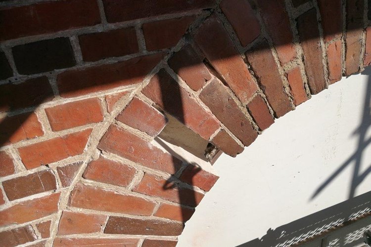 Avaa kuva isommaksi 11 Esimerkki korjattavasta tiiliverhoilusta_M.