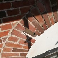 Avaa kuva isommaksi Esimerkki korjattavasta tiiliverhoilusta